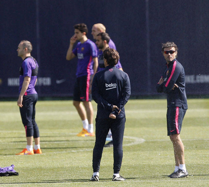 Masterclass Luis Enrique: Esercitazione per il possesso palla 4 vs 4 vs 4