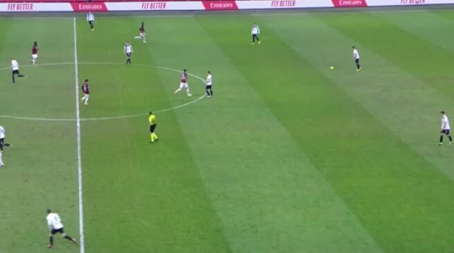Sistema di gioco 1-3-4-2-1: Palleggio basso e mantenimento palla codificato