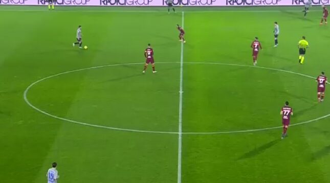 Sistema di gioco 1-3-4-2-1: Sviluppo offensivo con braccetto della difesa a tre che punta la metà campo palla al piede