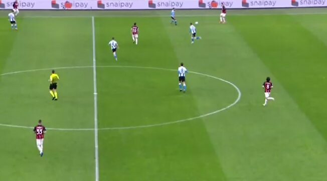 Contrapposizioni e sviluppi fra sistemi di gioco: Fase offensiva 1-4-2-3-1 vs 1-4-3-3 (Soluzione 1)