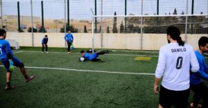 Attaccare lo spazio: la parata nasce dai piedi (Video)