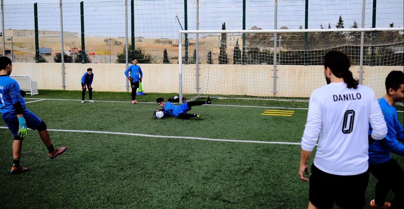 Attaccare lo spazio: la parata nasce dai piedi (Video)